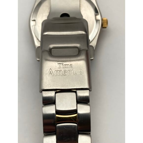 Time America Womens Mens Watch 28mm New Battery Wrist Size 6 Gold Silver Tones - Picture 8 of 11
